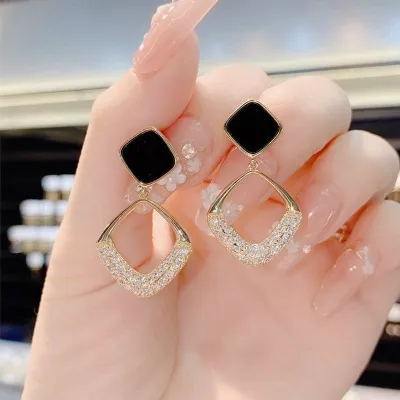 Shiny Crystal Square Black Geometric Earrings